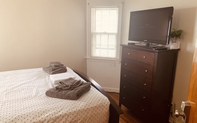 Private Queen Bedroom Garvin
