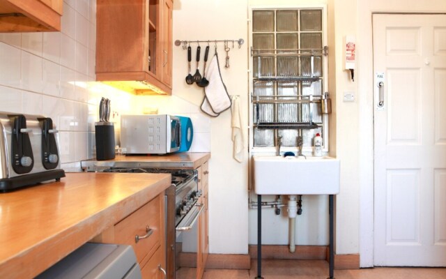 3 Bedroom Flat In Edinburgh City Centre