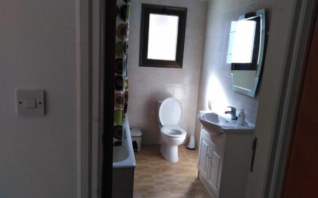 "lovely six Bedroom Villa in Coral Bay ."