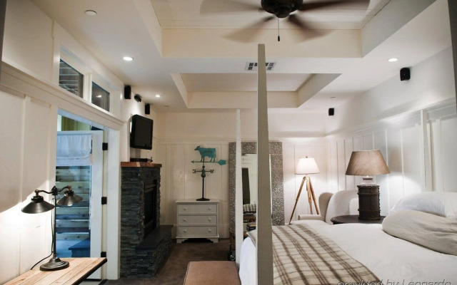 Farmhouse Inn