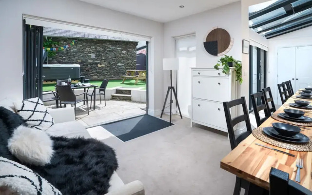 Rosemount X3 Bed Townehouse With Hot Tub