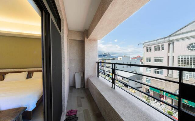 Jhongshan Building Bed and Breakfast