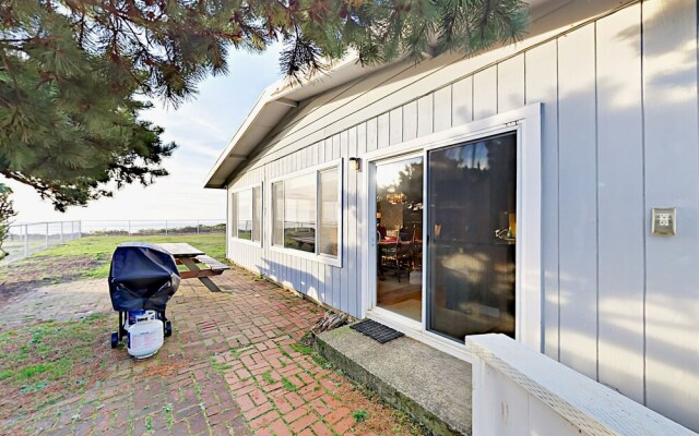 4612 SW Pacific Coast Hwy Home