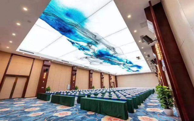 Platinum River International Apartment Hotel