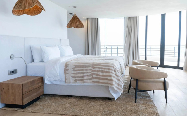 Point Waterfront Apartments