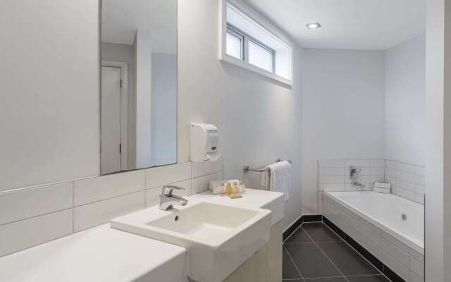 Отель Oaks Auckland