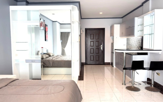 Sea View Studio - Jomtien Beachfront - View Talay 8
