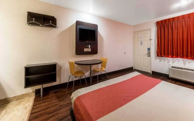 Motel 6 San Antonio, Tx - Frost Bank Center