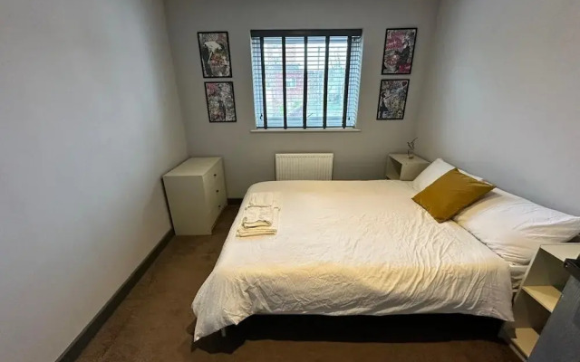 Leamington Spa-3 Bed-garden-pets-parking