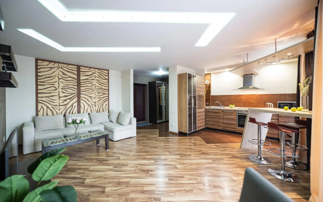 Пять Звезд на улице Сони Кривой 26