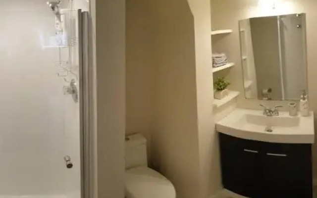 Happy, Cozy, Fun, Loving suite in West Vancouver