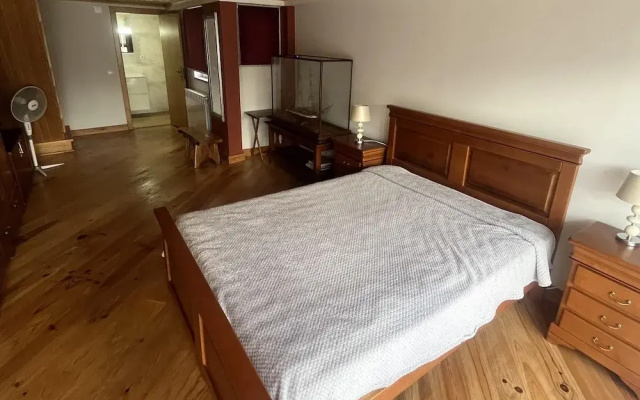 1 bed - Sleeps 4 - Pets - Balcony - Mtn View