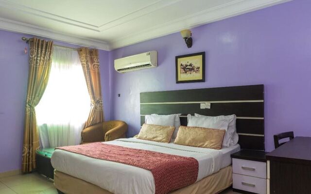 Royal Terrace Hotel & Towers