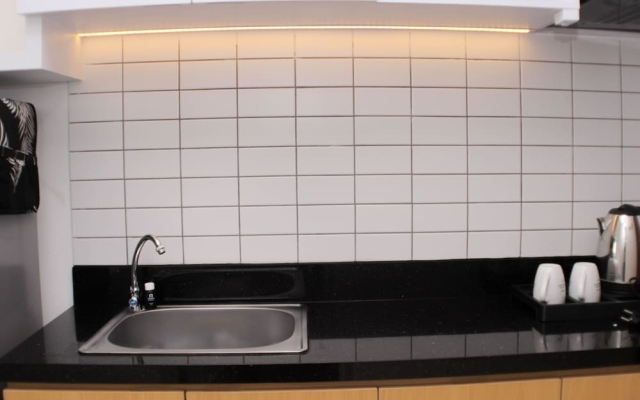 Elegant And Comfy Studio At Sayana Apartment