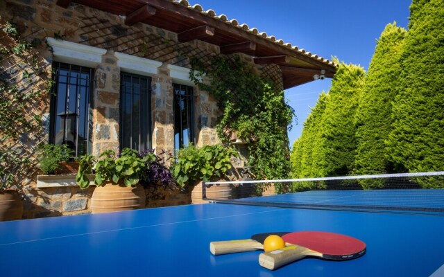Luxury Villa Golden Crest with pool