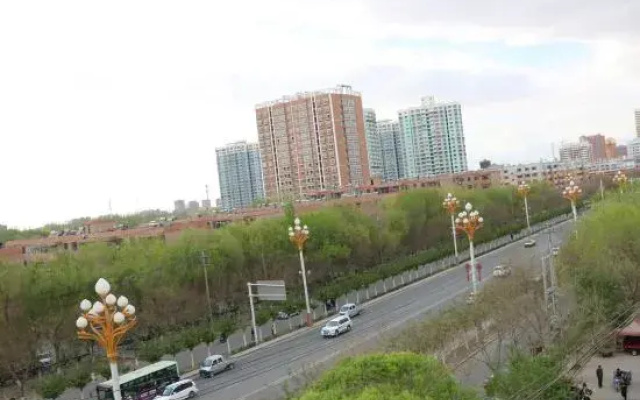 Home Inns (Hami Railway Station Bayi North Road)