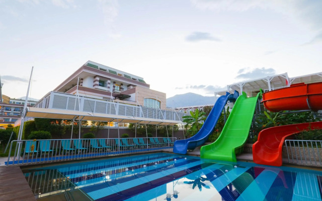 Crystal De Luxe Resort & Spa – All Inclusive