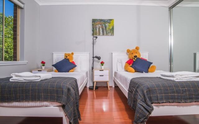 Rustic Hardwood 2 Bedroom Apartment in Randwick