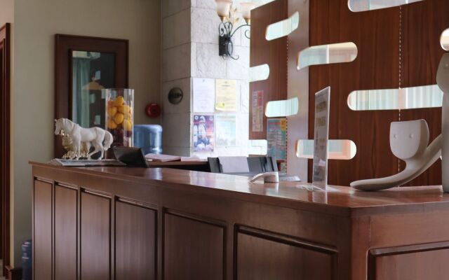 Paragon Hotel and Suites