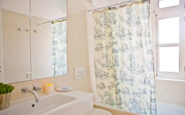 JOIVY Chic 2BR Apt in Bairro Alto, 2mins to São Pedro de Alcântara viewpoint