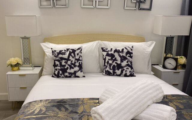 Newpointe Luxury Serviced Apartment at the Atrium