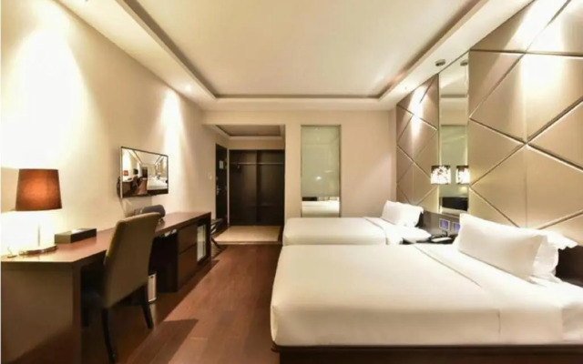 Orange Hotel Select