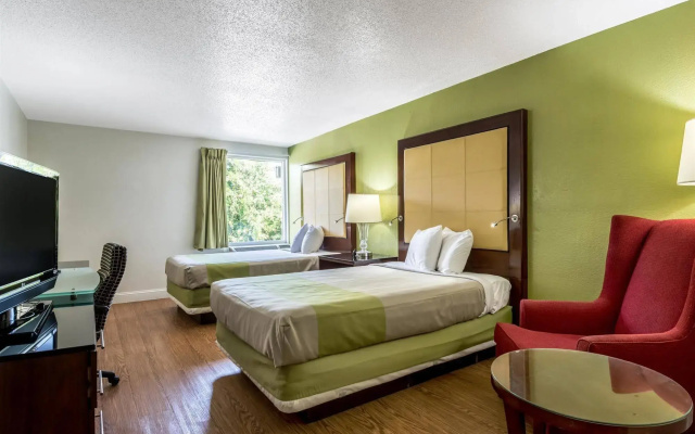 Econo Lodge Airport near Billy Graham Parkway