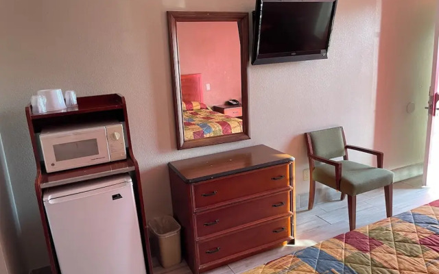 Passport Inn & Suites Corona Hotel