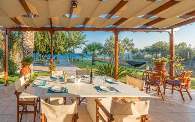 Maria’s Mansion 3 m from the SEA