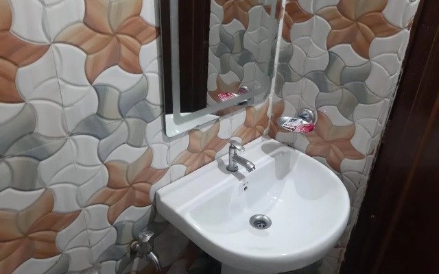 Red Pine Guest House (Indians Only)