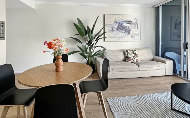 High-rise 2-bed Apartment With Gym, BBQ & Pool