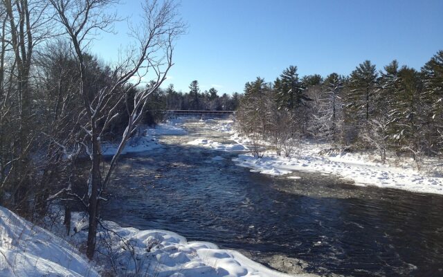 Petawawa River Inn and Suites