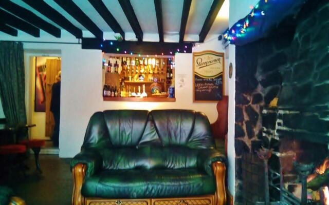 Pen-Y-Bont Hotel