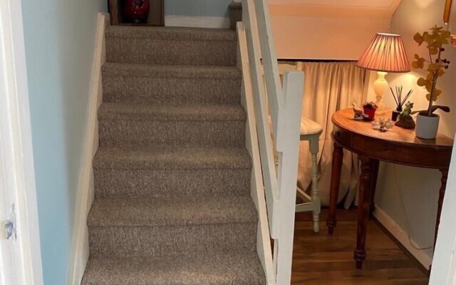 Captivating 2-bed House in Amesbury, Salisbury