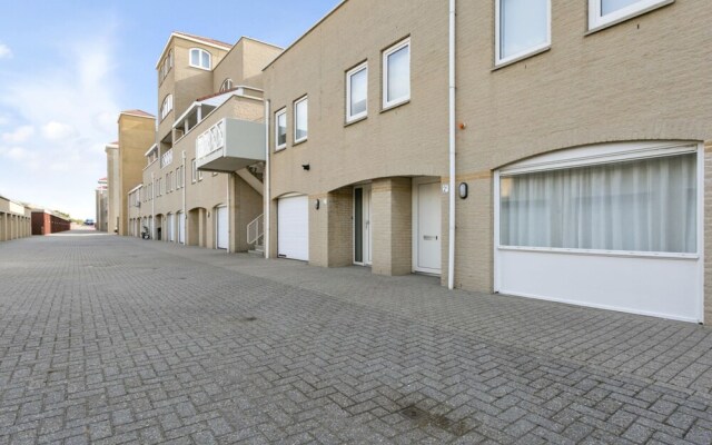 Spacious Luxury Apartment With Beautiful Views of the Marina