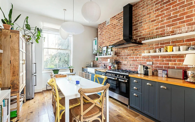 Colourful and Cosy Home in De Beauvoir Town