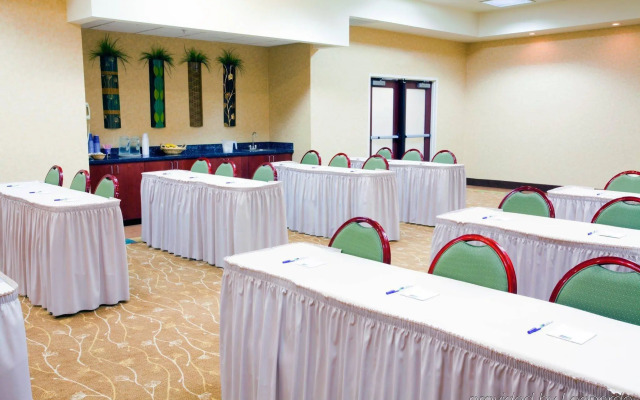 Holiday Inn Express Hotel & Suites Charlotte Arrowood by IHG