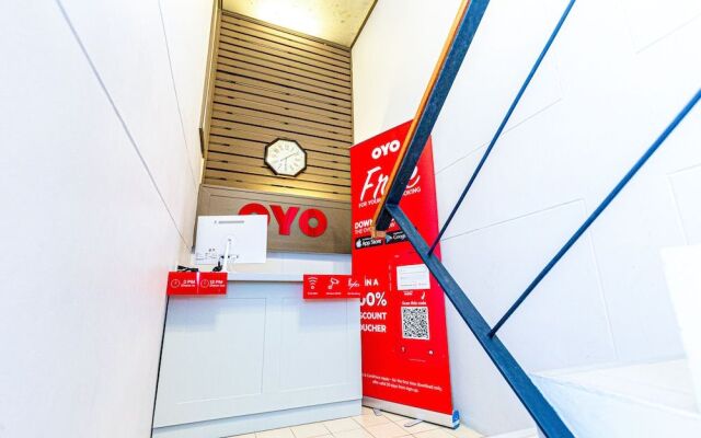 OYO 380 Jomthong Mansion