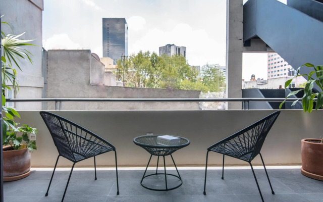 Alcazar Apartments by Host Me Tender