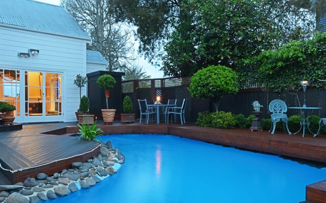 Cotter House Luxury Retreat