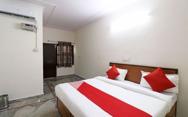 Oyo 39797 Hotel Om