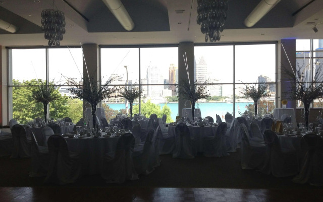 DoubleTree by Hilton Windsor Hotel & Suites