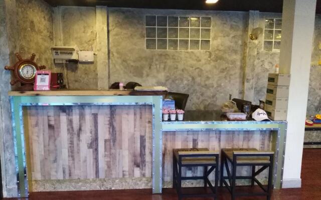 Chang Bed and Bar Hostel - Adults Only