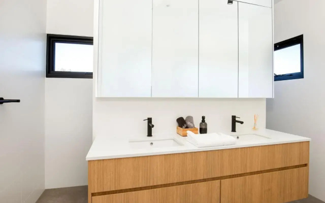 Banksia I Absolute Beachfront