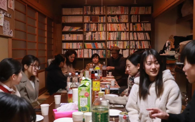 泊まれる図書館 寄処 -yosuga-