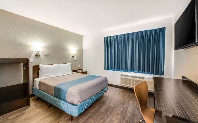 Motel 6 Fort Wayne, IN