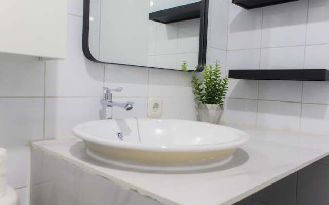 Comfortable 1BR Apartment Emerald Bintaro near British School