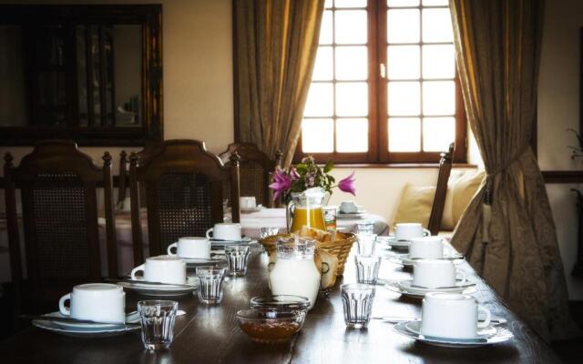 Manoir Courtyard cottage rental Vendee