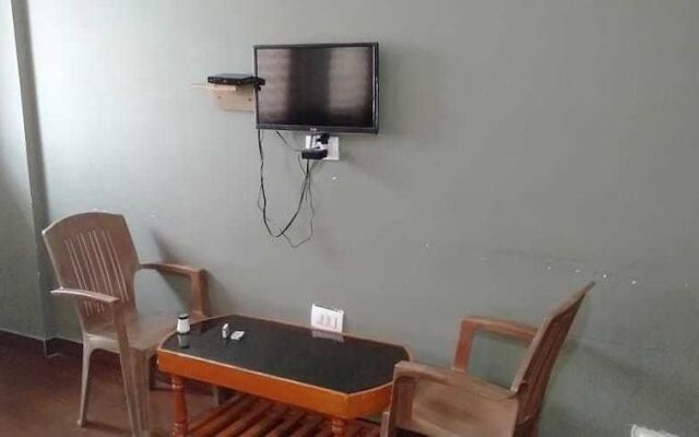 Iroomz Shivaratna Palace