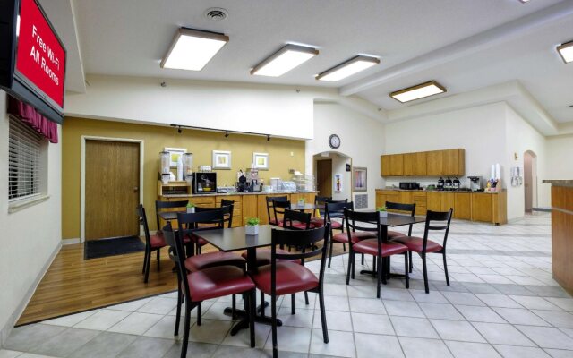 Red Roof Inn Holton